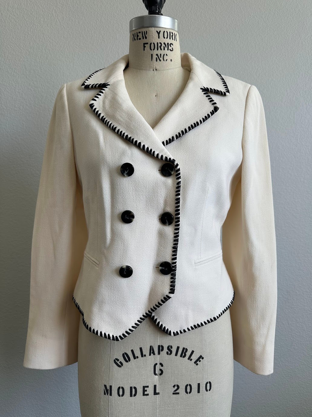 Tahari Womens Blazer Cream Black Contrast Stitch Size 4 Vintage